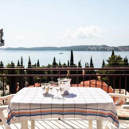 Lambrisa Apartment Trogir Bagian luar foto