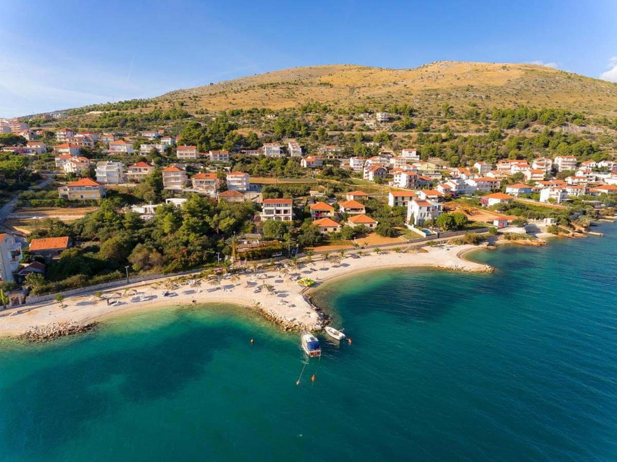 Lambrisa Apartment Trogir Bagian luar foto