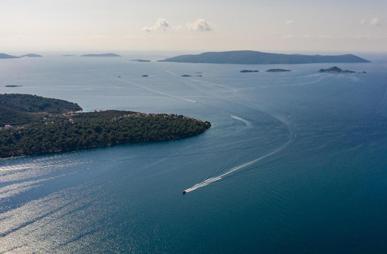 Lambrisa Apartment Trogir Bagian luar foto