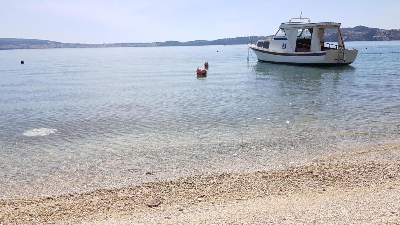 Lambrisa Apartment Trogir Bagian luar foto