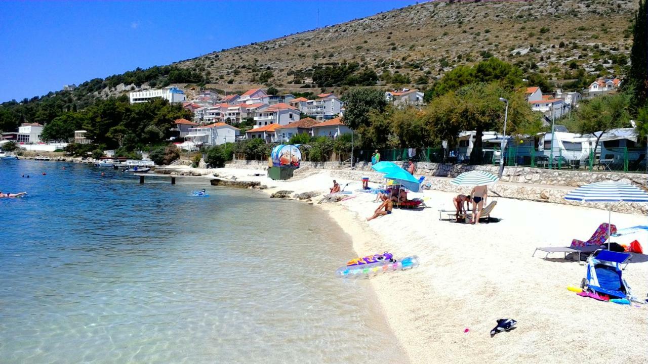 Lambrisa Apartment Trogir Bagian luar foto
