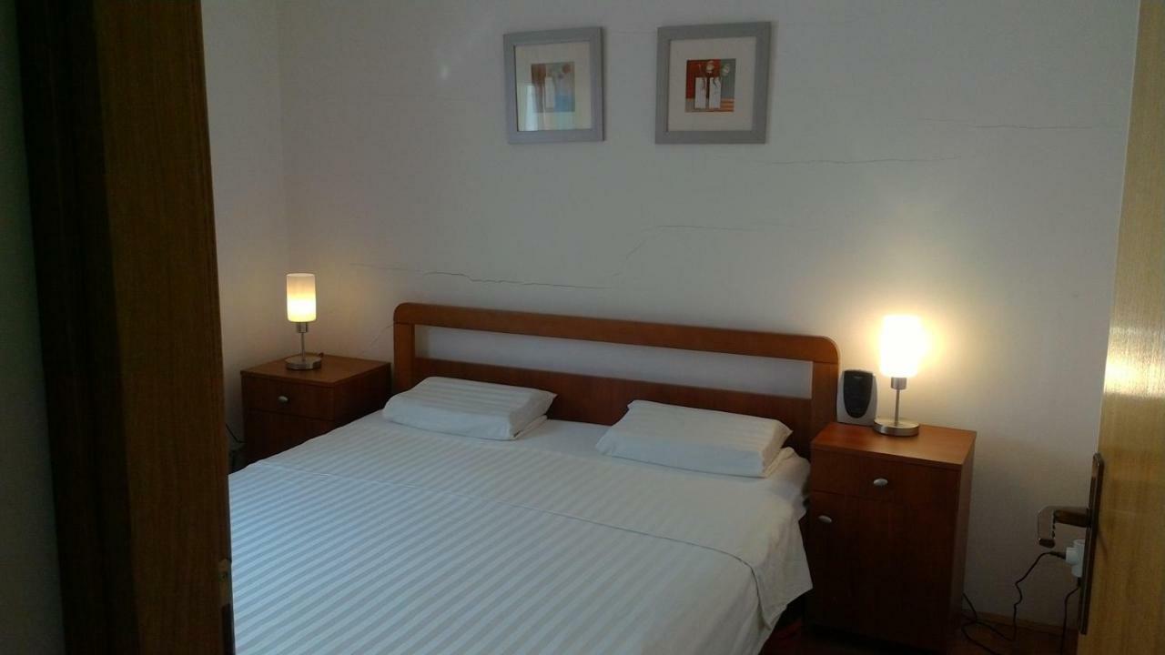 Lambrisa Apartment Trogir Bagian luar foto