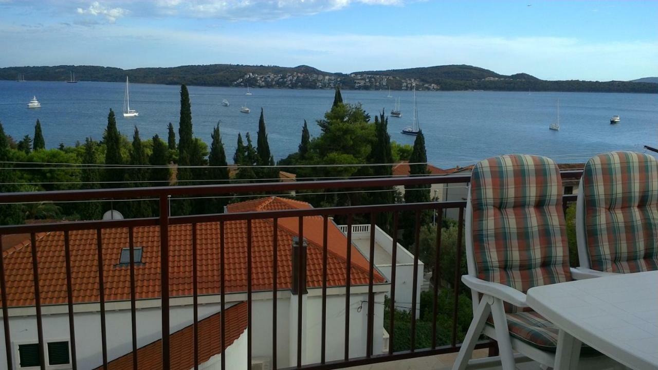 Lambrisa Apartment Trogir Bagian luar foto