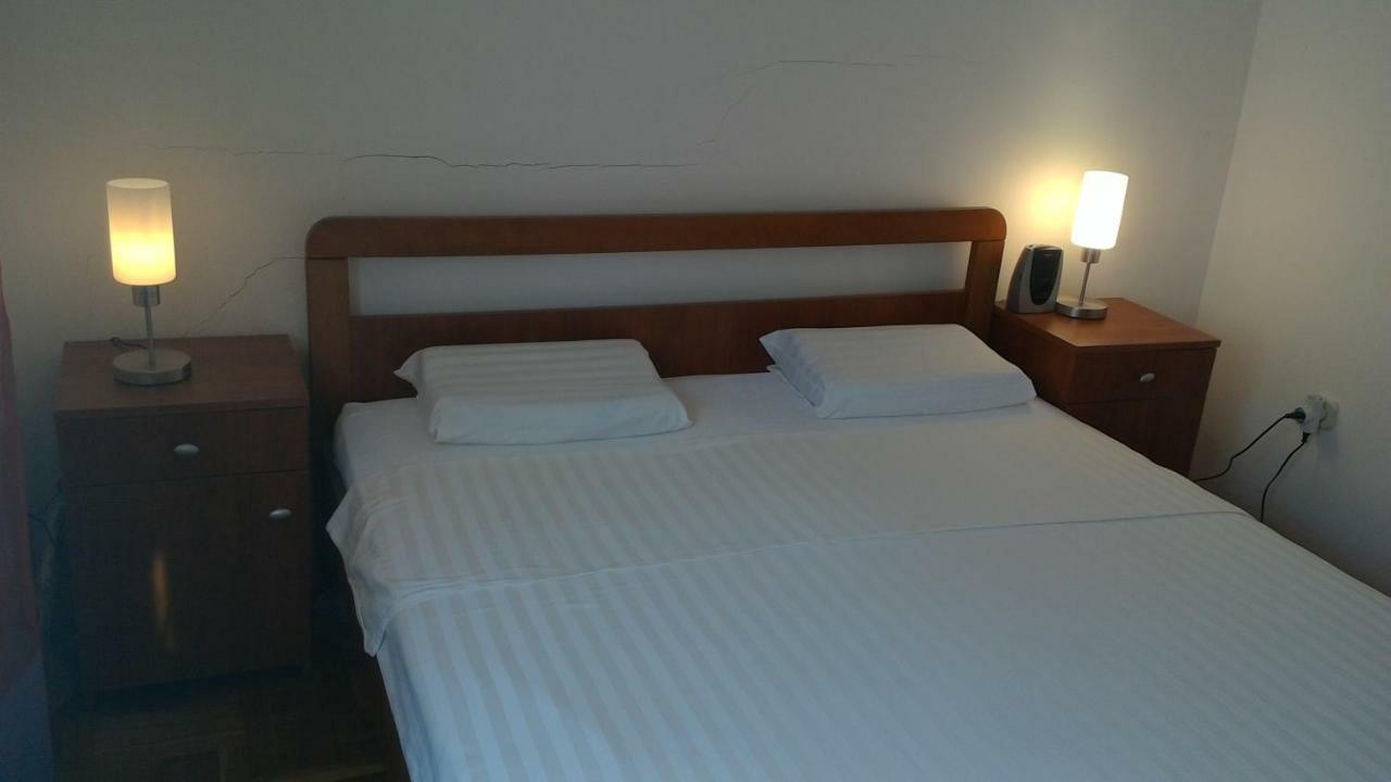 Lambrisa Apartment Trogir Bagian luar foto