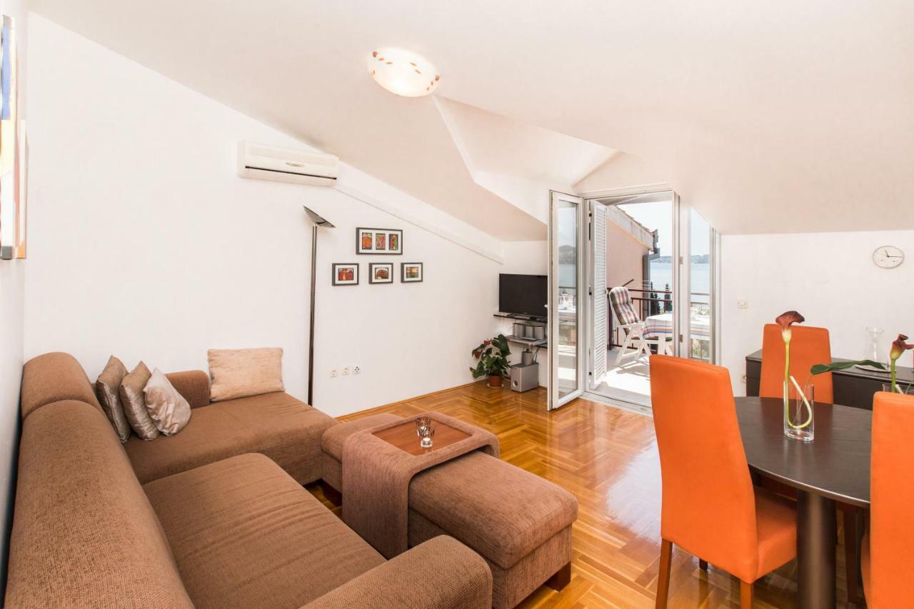 Lambrisa Apartment Trogir Bagian luar foto
