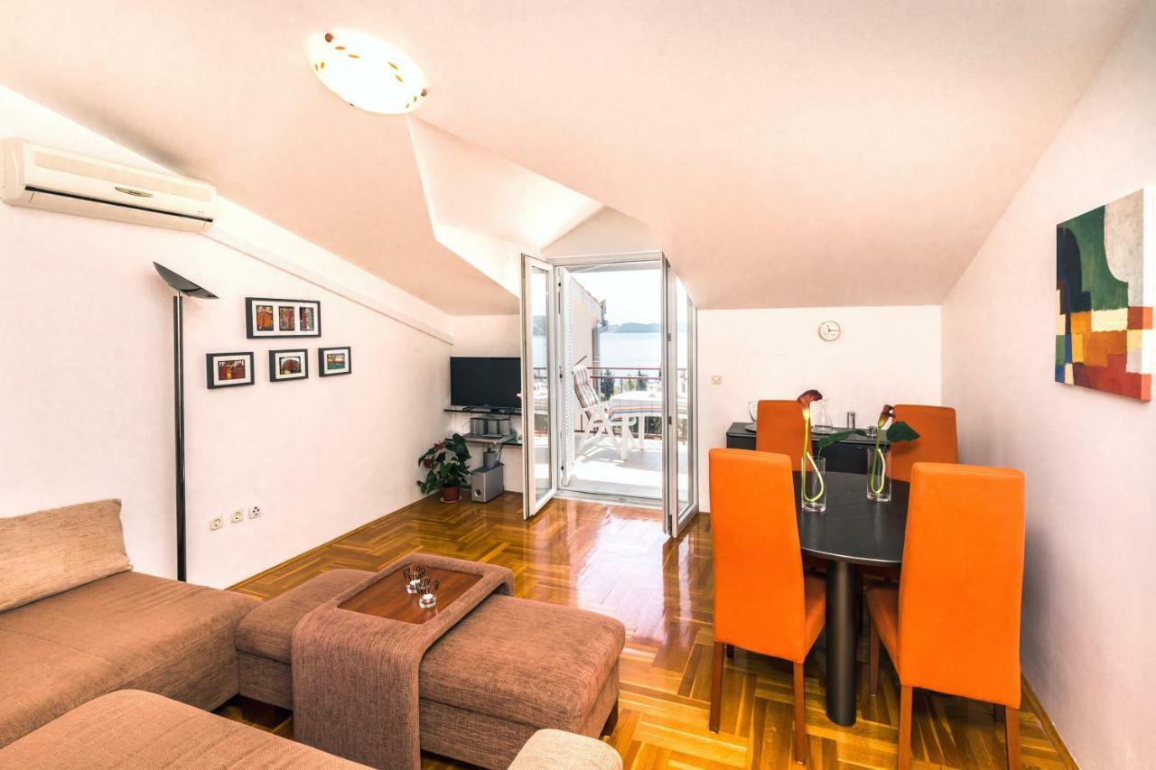 Lambrisa Apartment Trogir Bagian luar foto
