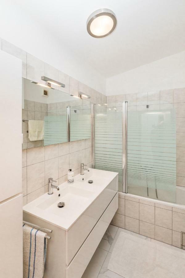 Lambrisa Apartment Trogir Bagian luar foto
