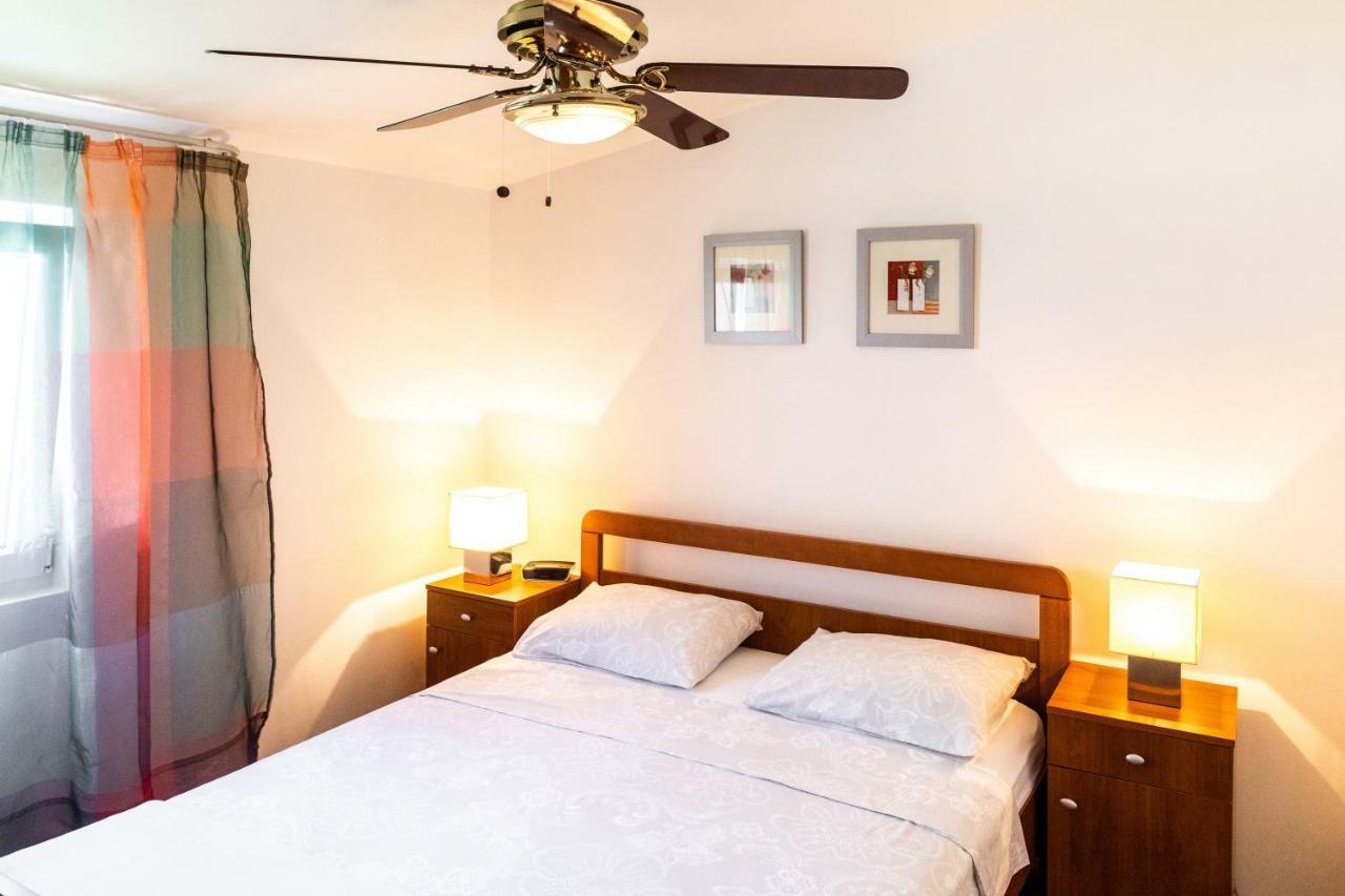 Lambrisa Apartment Trogir Bagian luar foto