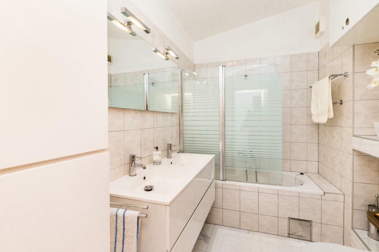Lambrisa Apartment Trogir Bagian luar foto