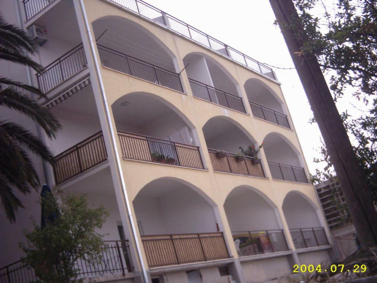 Lambrisa Apartment Trogir Bagian luar foto